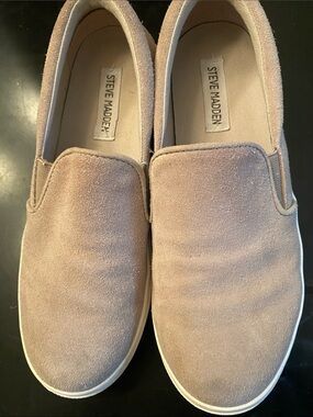 Steve Madden Women’s Slip-On Suede Sneakers in Taupe/Beige. size 8